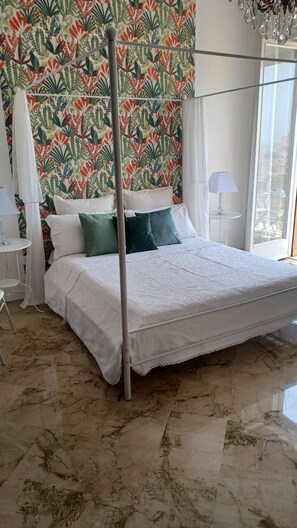 2 Schlafzimmer, Allergikerbettwaren, Schreibtisch, Bügeleisen/Bügelbrett