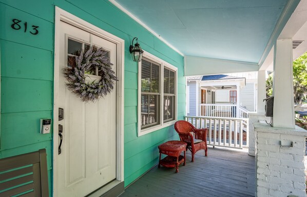 Terrace/patio - Cozy Downtown Cottage - 0.7 mi walk to downtown! (Beaufort)