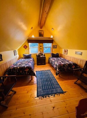 3 bedrooms, desk, WiFi