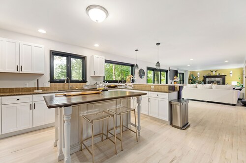 Peaceful Luxury Unique 3 BDR Home w/ Cinema & More