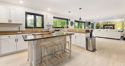 Peaceful Luxury Unique 3 BDR Home w/ Cinema & More