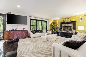 Living area - Peaceful Luxury Unique 3 BDR Home w/ Cinema & More (Traverse City)