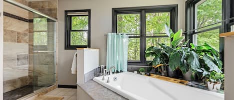 Luxury-Haus | Badezimmer | Kostenlose Toilettenartikel, Haartrockner, Bademäntel, Handtücher