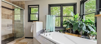 Peaceful Luxury Unique 3 BDR Home w/ Cinema & More