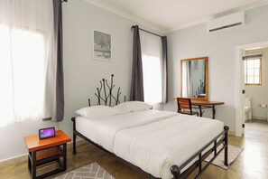 客房内保险箱、熨斗/熨衣板、免费 WiFi、床单