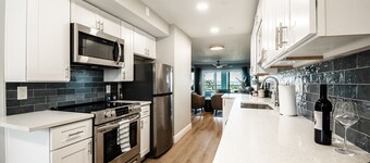 Waterfront Gorgeously Updated Apartment 2 Bed 