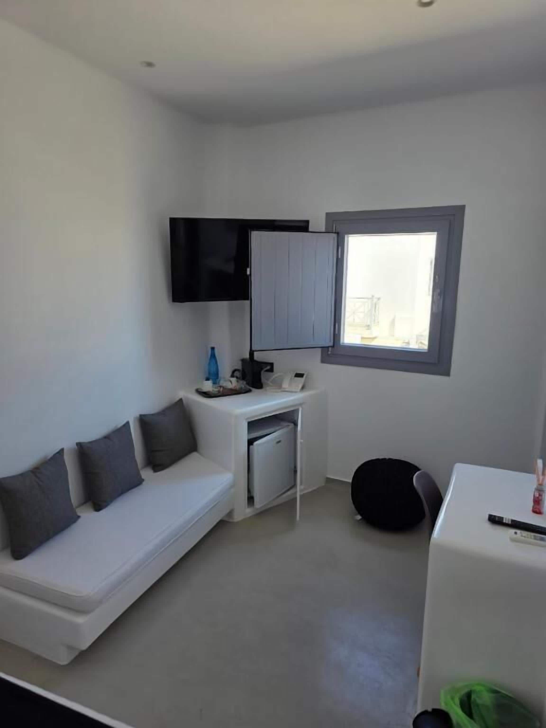 Photo - Tatakis Design Hotel, Fira