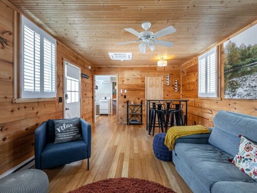 Cozy 2-bedroom Cottage with Access to Bantam Lake