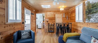 Cozy 2-bedroom Cottage with Access to Bantam Lake