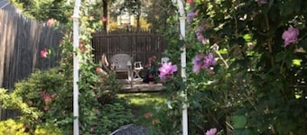 Cozy 2-bedroom Cottage with Access to Bantam Lake