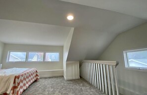 2 bedrooms, WiFi, bed sheets - Cute 2bed room bring lots of energy place to get away !! (Moline)