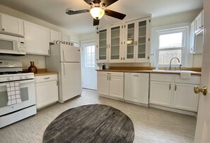 Private kitchen - Cute 2bed room bring lots of energy place to get away !! (Moline)