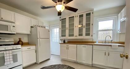 Cute 2bed room bring lots of energy place to get away !!