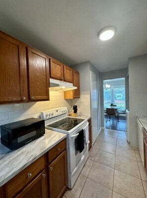 Private kitchen - The House on Oak (Lawton)