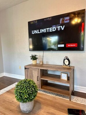 Interior - The House on Oak (Lawton)