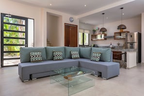 Smart TV, video games - Wonderful Tropical Home 3BR, Garden, Private Pool (Tulum)