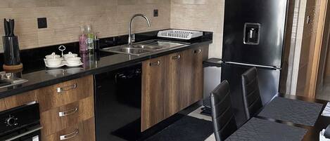 Kühlschrank, Ofen, Herdplatte, Geschirrspüler