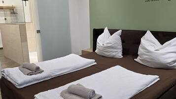 3 Schlafzimmer, Reisekinderbett, kostenloses WLAN, Bettwäsche