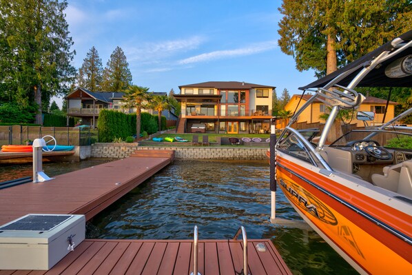 Exterior - Waterfront Luxury: Private Deck Lake Tapps (Bonney Lake)