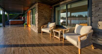 Waterfront Luxury: Private Deck Lake Tapps