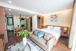 Lúxusstúdíóíbúð | Stofa | Snjallsjónvarp