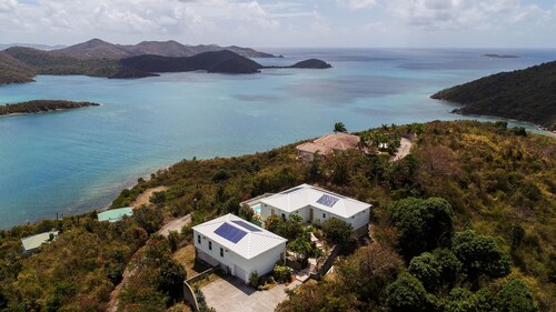 Sugarview Villa: Entire Mainhouse + Cottage, Ocean Views