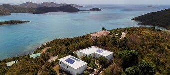 Sugarview Villa: Entire Mainhouse + Cottage, Ocean Views