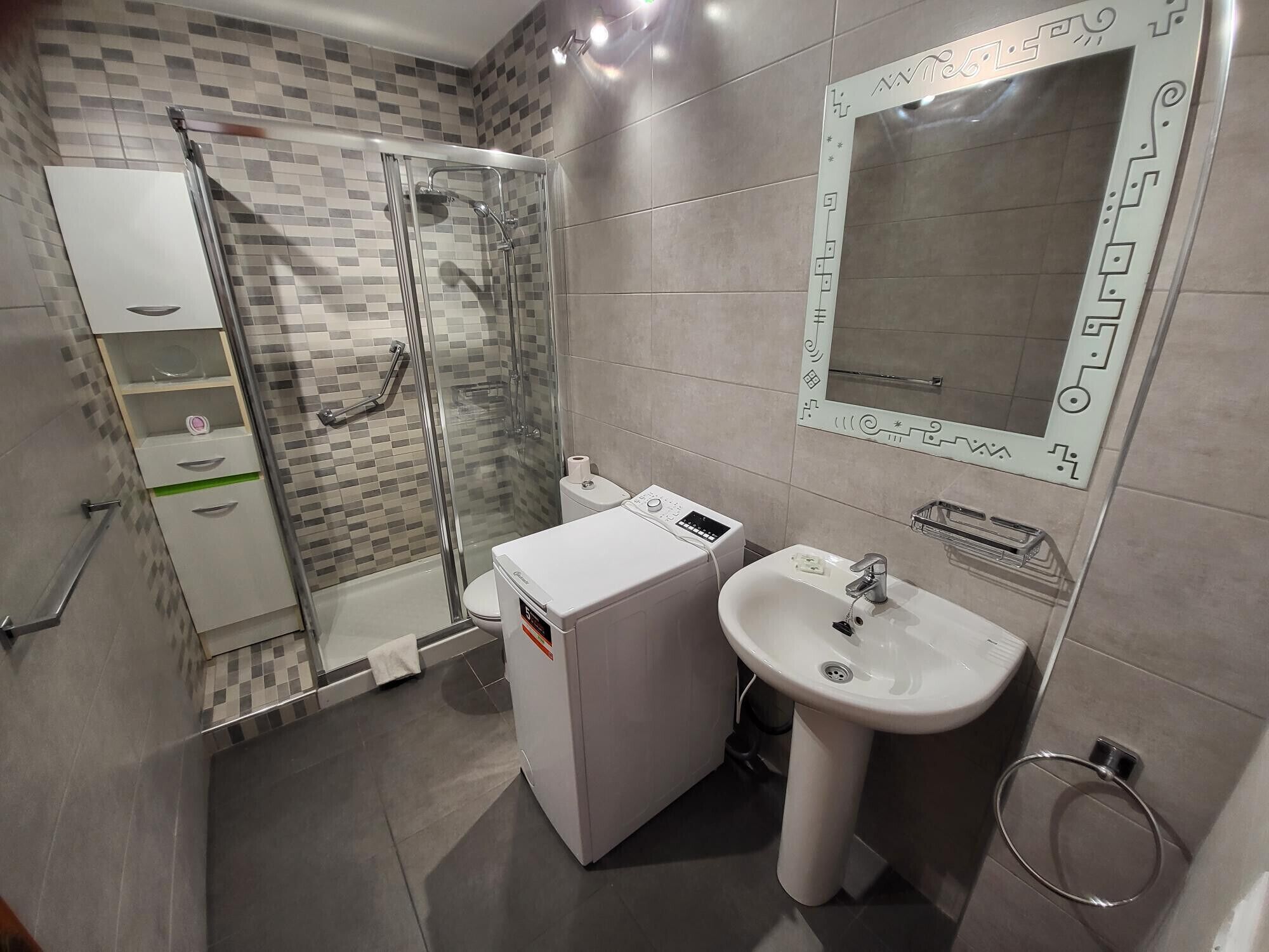 Bruser, hårtørrer, håndklæder