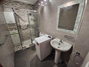 Shower, hair dryer, towels - Los Diamantes I - 2 Bed (Los Cristianos)