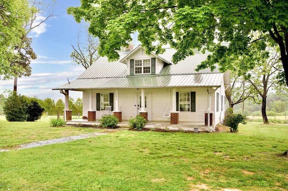 Perfect Private Farmhouse Retreat Near Mount Airy!