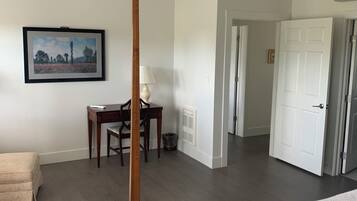 2 makuuhuonetta, silitysrauta/-lauta, ilmainen Wi-Fi, vuodevaatteet