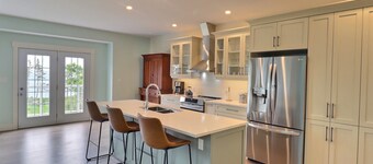 Spacious upper level 2 bedroom unit overlooking the water