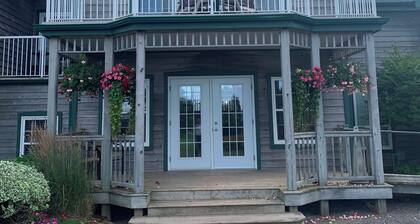 Magnificent two bedroom large balconies amazing water views