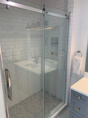 Hårføner og håndklær