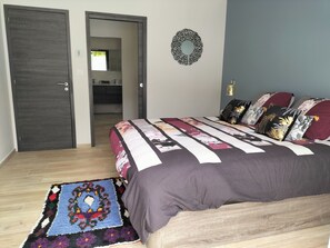 In-room dining - Les garrigues Ensoleillées  (Treilles)