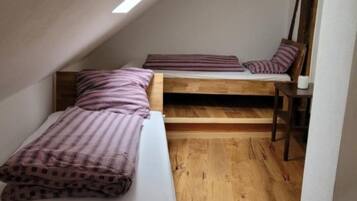 2 Schlafzimmer, Reisekinderbett, kostenloses WLAN, Bettwäsche