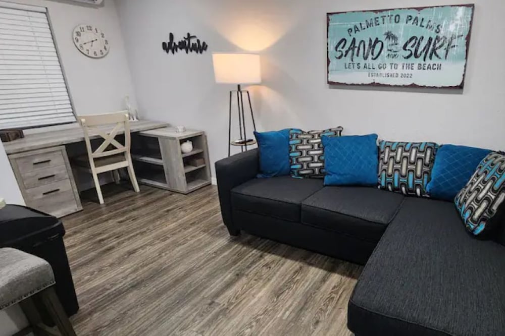 Located in Palmetto, FL close to St. Pete and Bradenton