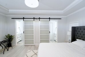 4 habitaciones, tabla de planchar con plancha y wifi gratis 