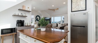 C by the Sea - Ocean View Penthouse