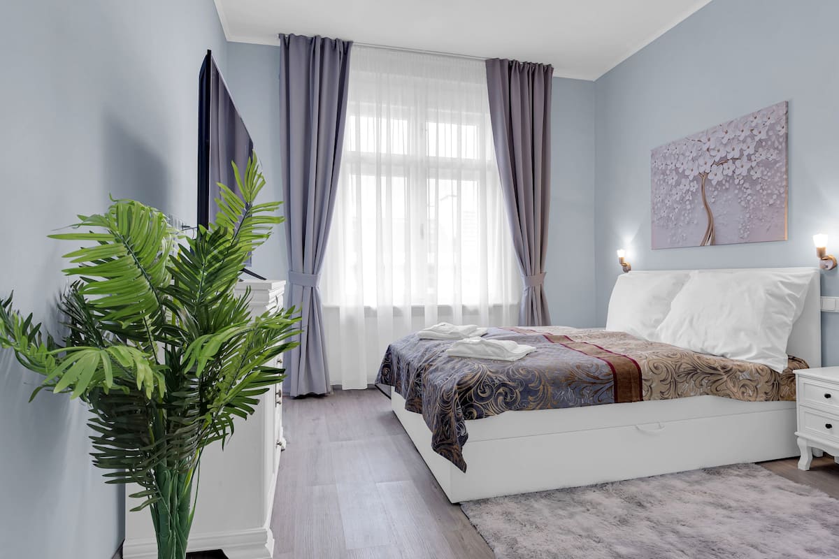 Superior Apartment | 1 bedroom, blackout curtains, soundproofing, free WiFi