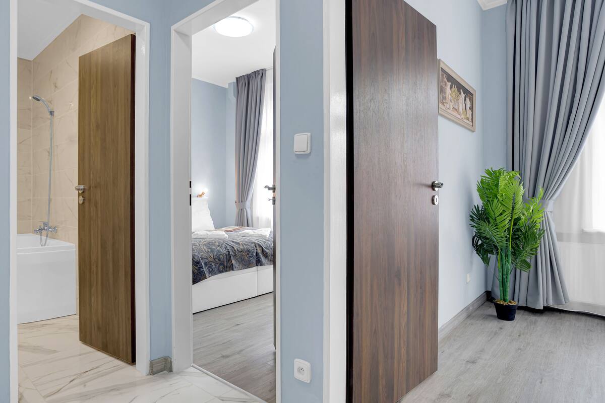 Superior Apartment, Balcony | 1 bedroom, blackout curtains, soundproofing, free WiFi