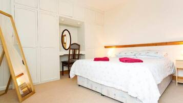 Cottage | 2 bedrooms, iron/ironing board, free WiFi, bed sheets