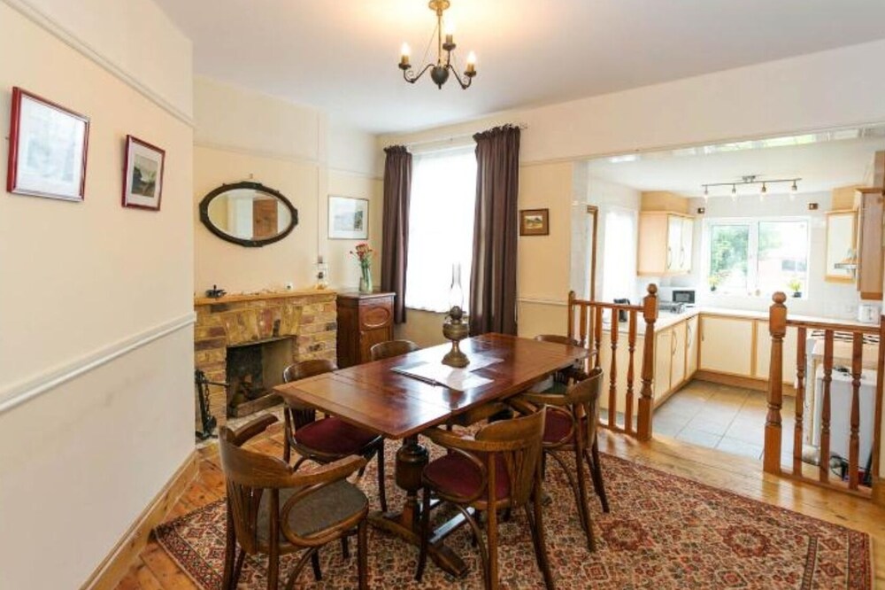 Inviting 2-bed 2- Bath Cottage in Deal Well Locate