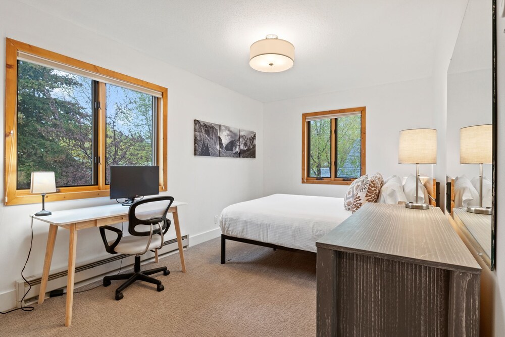 A Spacious MultiKitchen Home Blocks 2 Town Square w JH Property