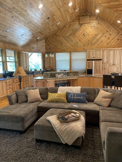 Fishing, Hiking, and Family Friendly Creekside Mountain Retreat