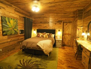 5 bedrooms, desk, iron/ironing board, travel cot