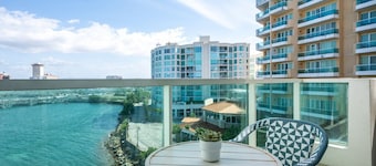 Boutique Lagoon Retreat · Condado