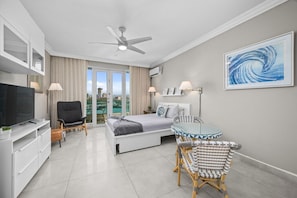 Iron/ironing board, travel crib, WiFi, bed sheets - Boutique Lagoon Retreat · Condado (San Juan)