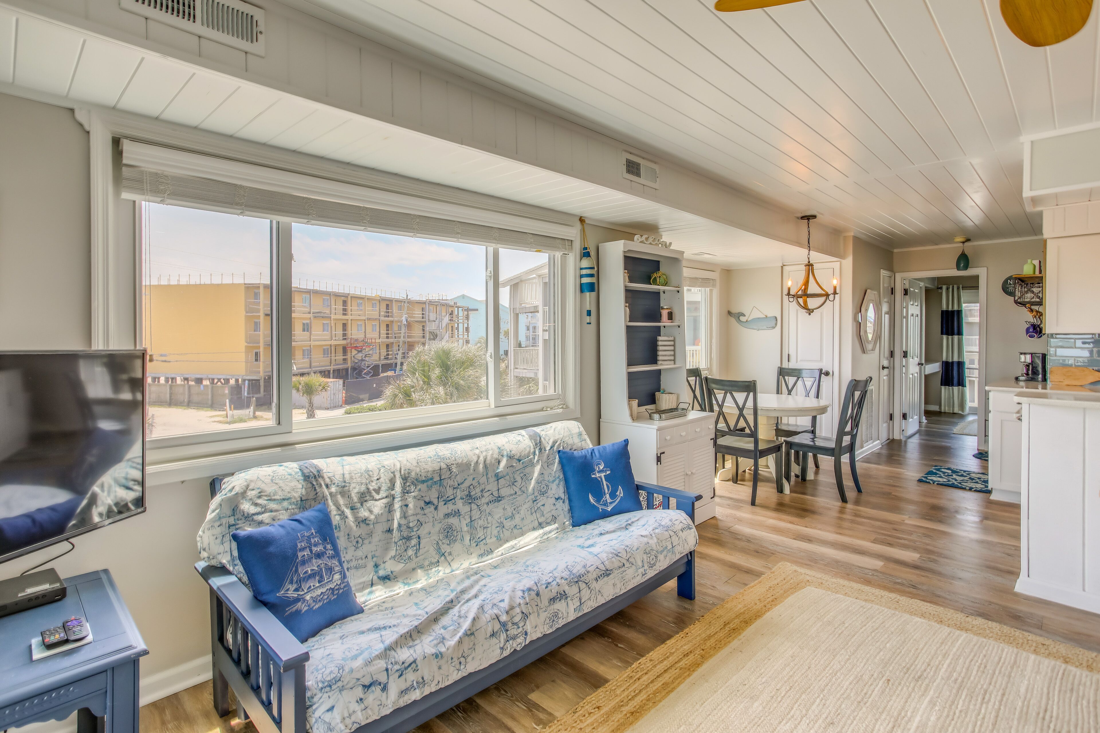 Carolina Beach Condo w/ Community Pool
