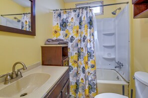 Kostenlose Toilettenartikel, Haartrockner, Handtücher